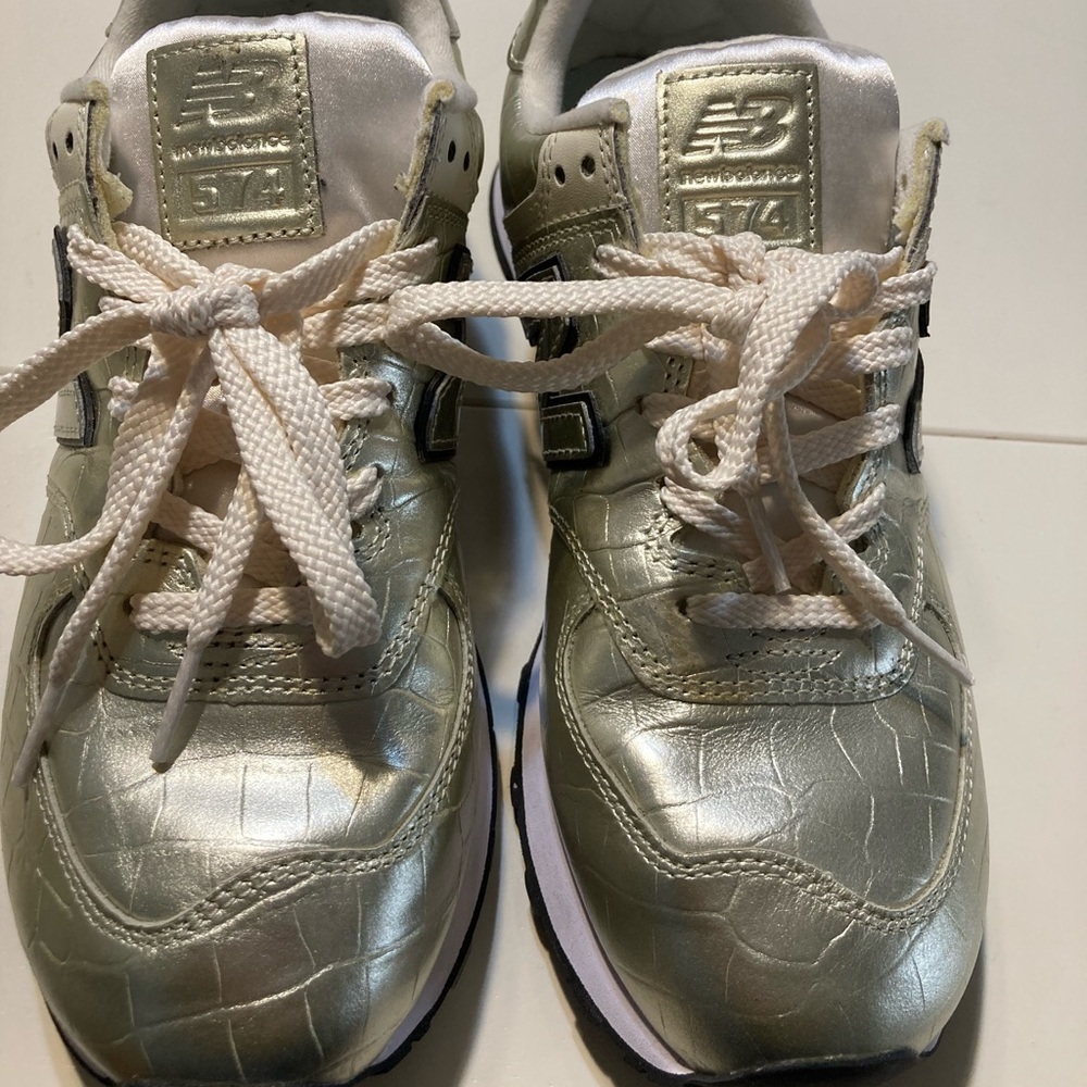 New Balance 574 sneaker Gold color. Like new